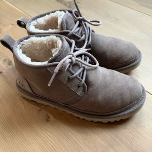 UGGS NUEMEL CHUKKA LACE UP SIZE 8
